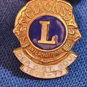 1976 LIONS CLUB INTERNATIONAL DEP. DIST. GOV. GOLD FILLED PIN